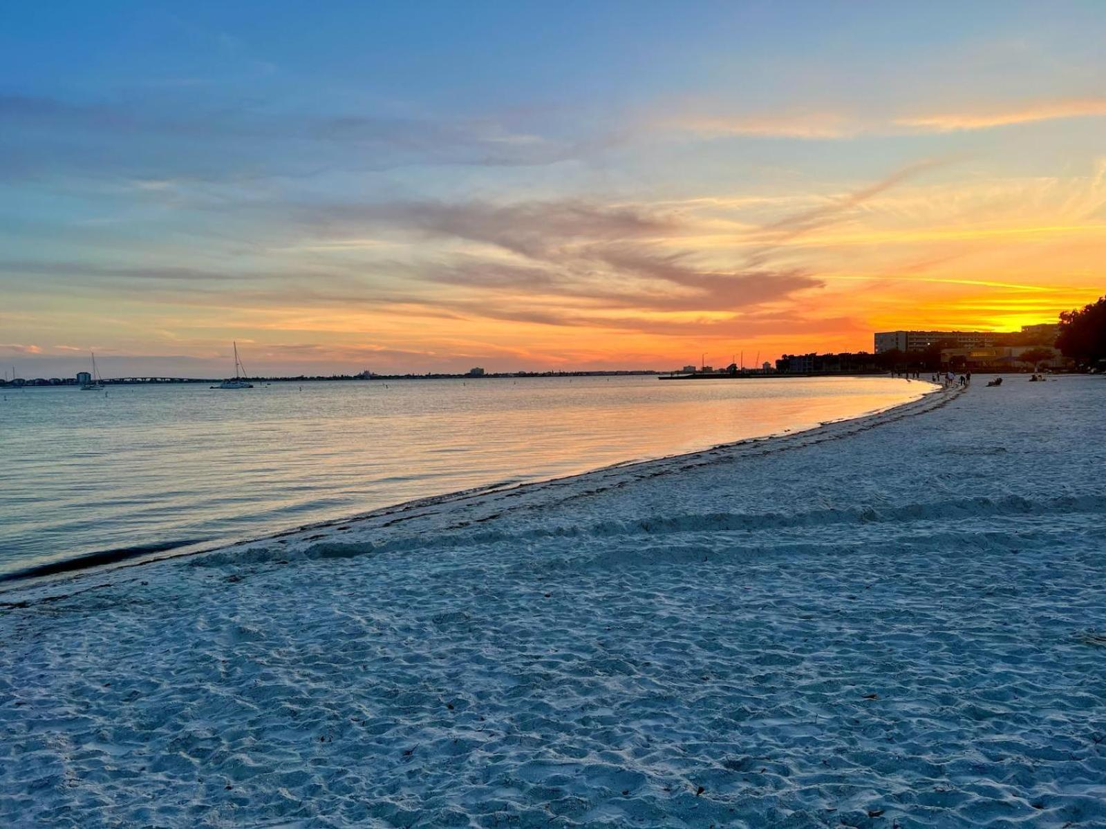 Lovely Vacation Home 1 Block From Beach & Downtown Gulfport Sint-Petersburg Buitenkant foto